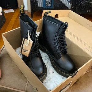 NIB Dr. Martens 1460 Black Boots